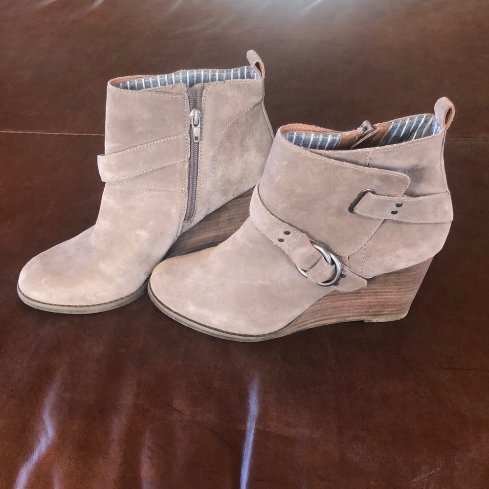 Lucky brand booties size 9